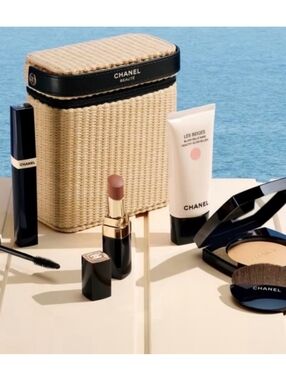 CHANEL Les Beiges Summer Wicker Basket Makeup Set Limited Edition.